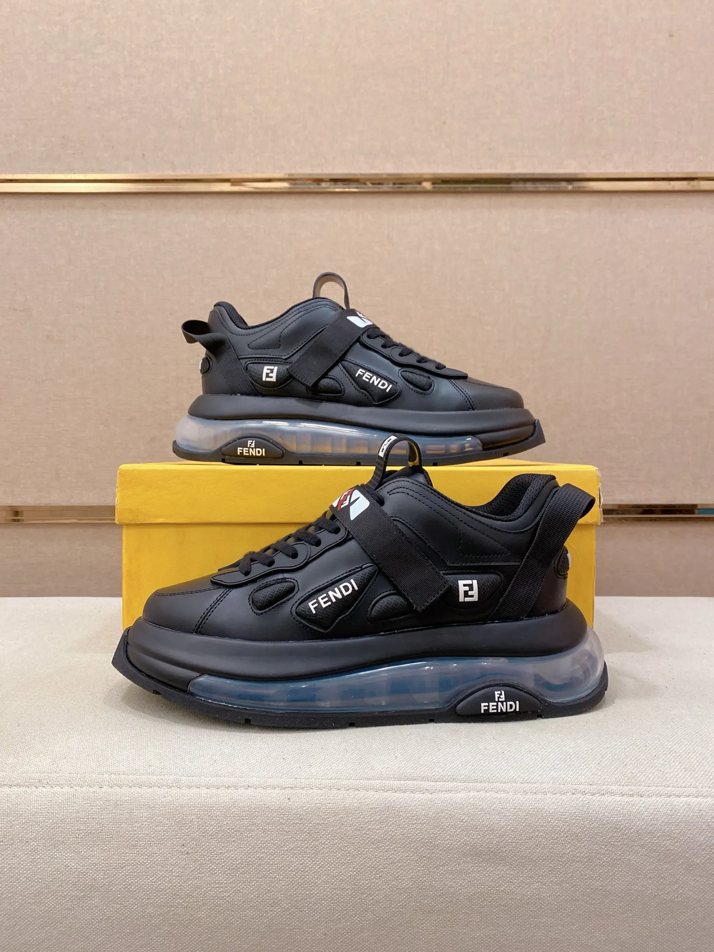 Men's shoes 💰 640💰 FENDI new model (Fendi) official website 1:1 copy 👊🏻Upper 🇮🇹Imported cowhide 🇩🇪Inside imported breathable mesh lining. The original outsole is molded to reflect the identity of every man, and the upper foot is elegant and stable🚶🏻🚶🏻The high-end custom counter original replica📯The shoe last remains unchanged regardless of wind and rain, and can withstand the verification of time🔍️,🔵 Size: 39-45. Can be customized 38-46 non-refundable and non-exchangeable!